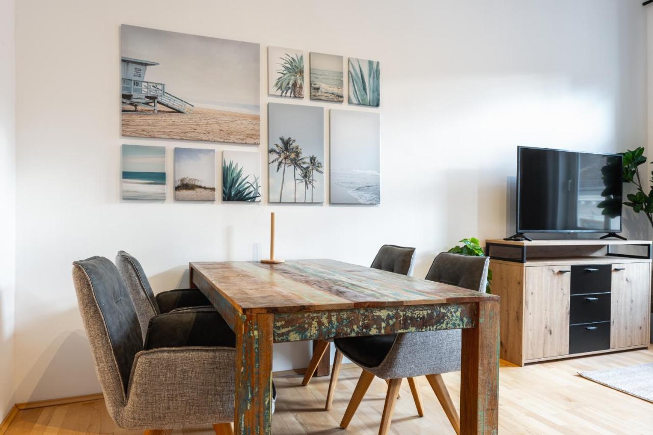 Cozy Apartment Steps Away From Subway Station Wien Exteriör bild