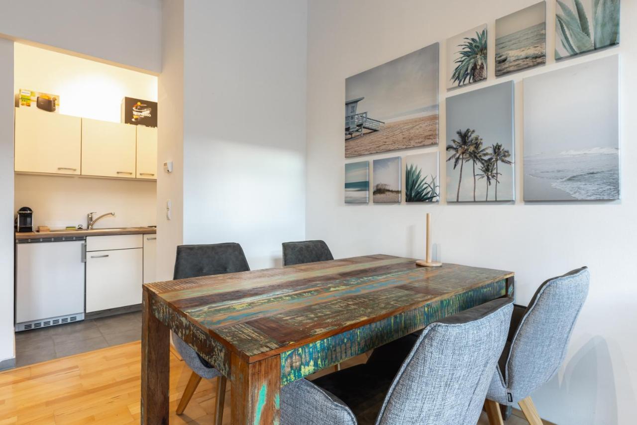 Cozy Apartment Steps Away From Subway Station Wien Exteriör bild