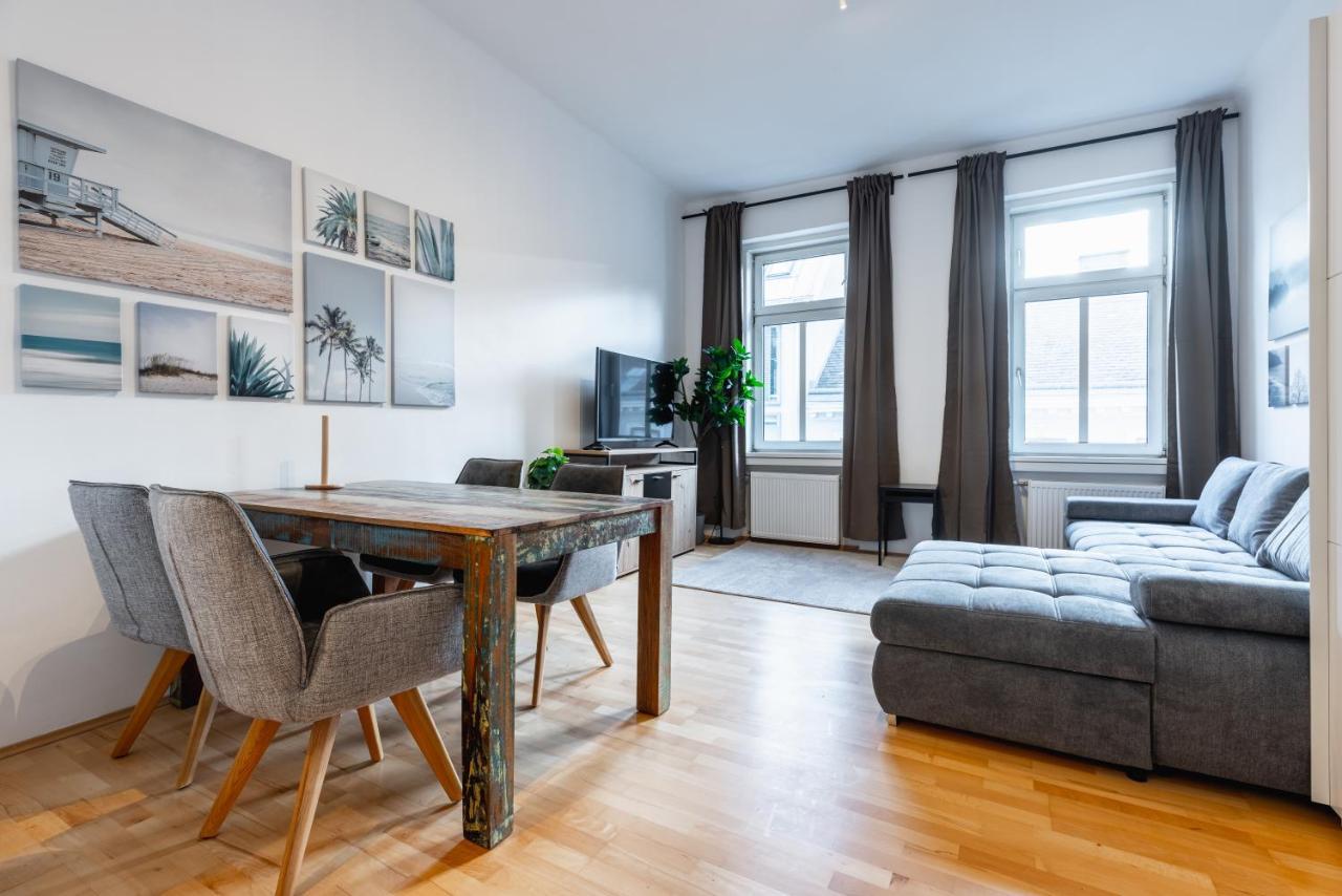 Cozy Apartment Steps Away From Subway Station Wien Exteriör bild