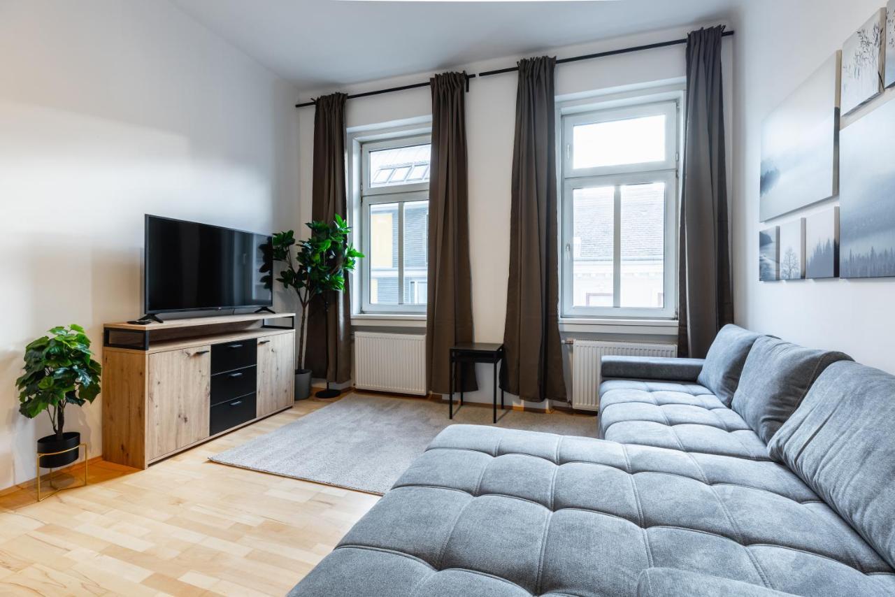 Cozy Apartment Steps Away From Subway Station Wien Exteriör bild