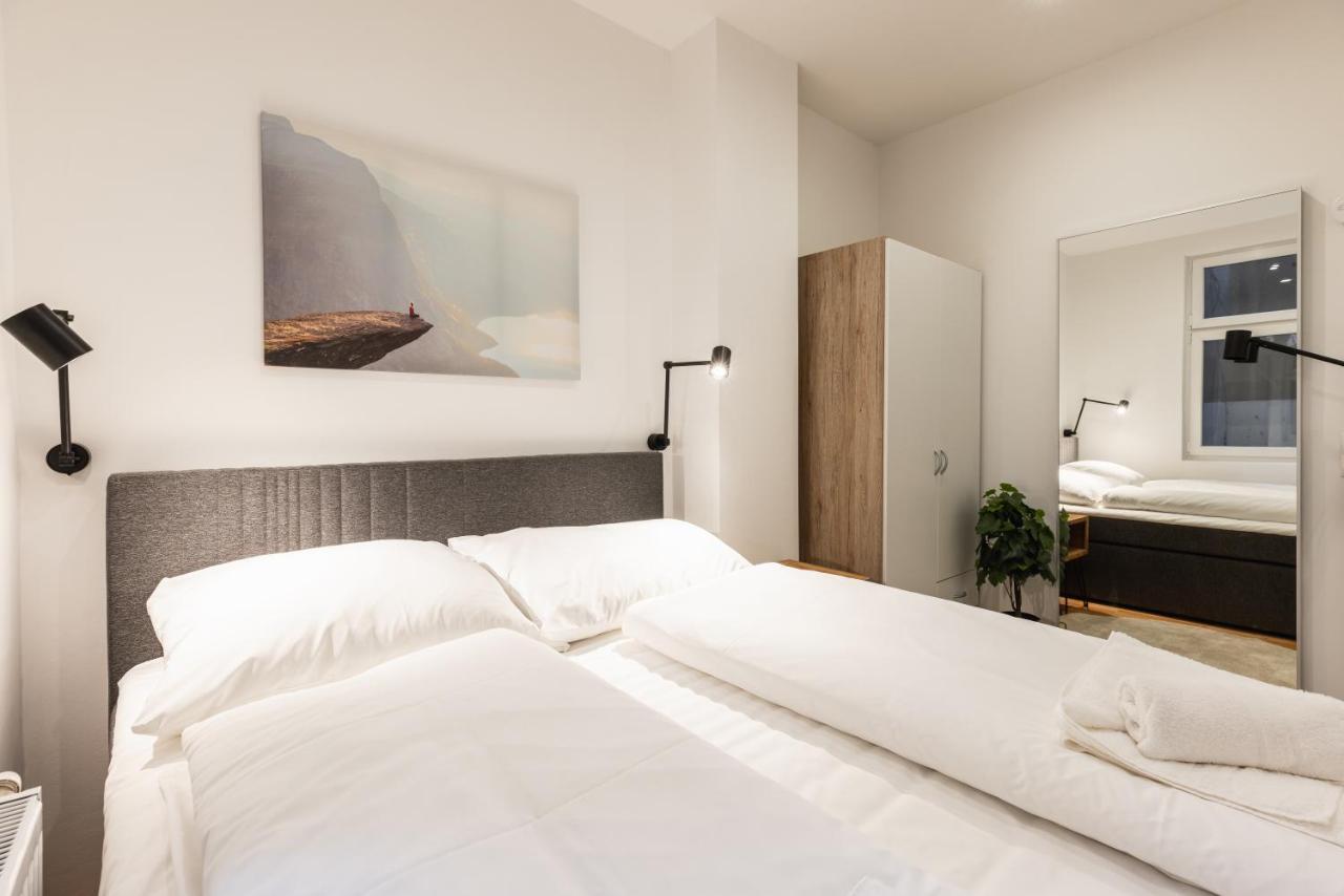 Cozy Apartment Steps Away From Subway Station Wien Exteriör bild