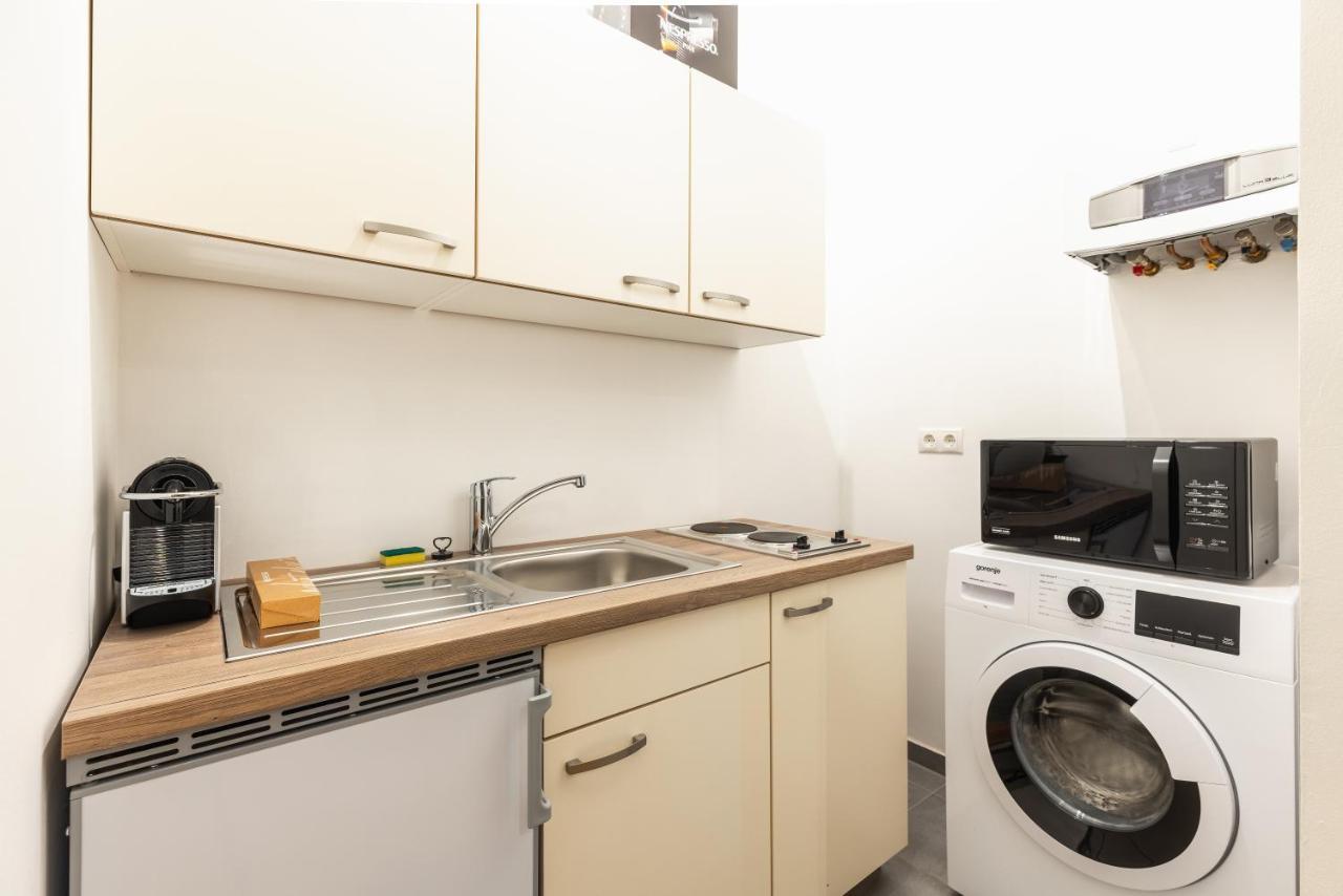 Cozy Apartment Steps Away From Subway Station Wien Exteriör bild